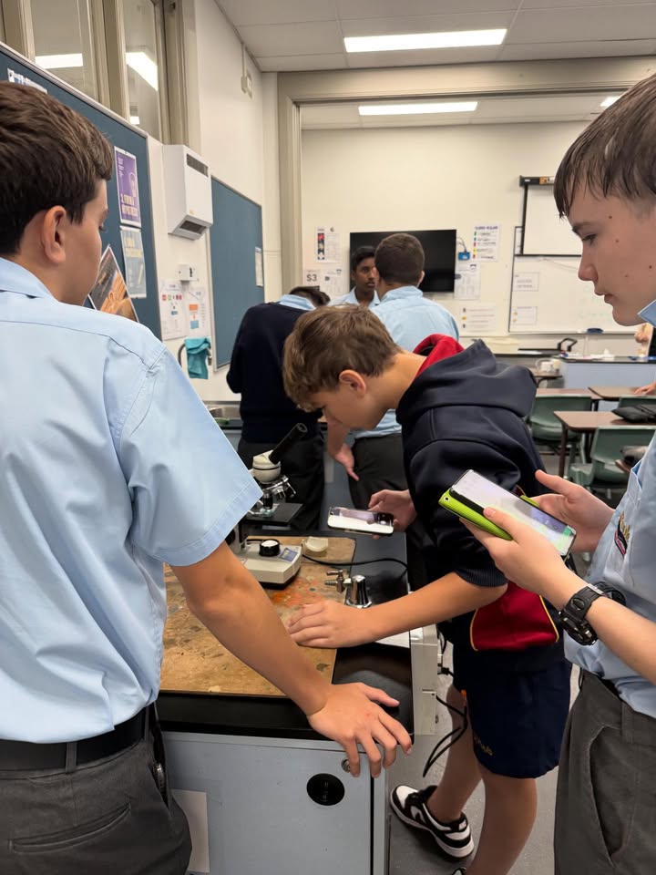 540366774756836_1418754556918049-1